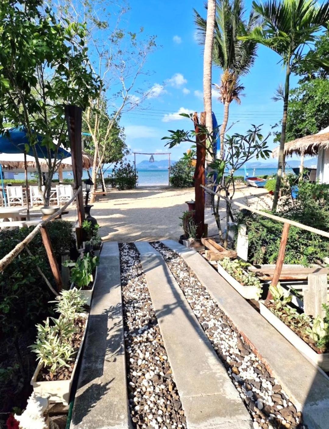 Mook Montra Resort Sea Front Ko Mook Eksteriør bilde